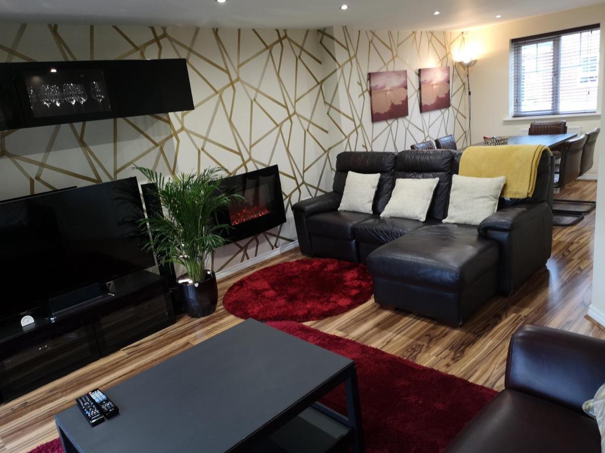 Apartment Nightingale Gardens - 4 Bed Detached House -
