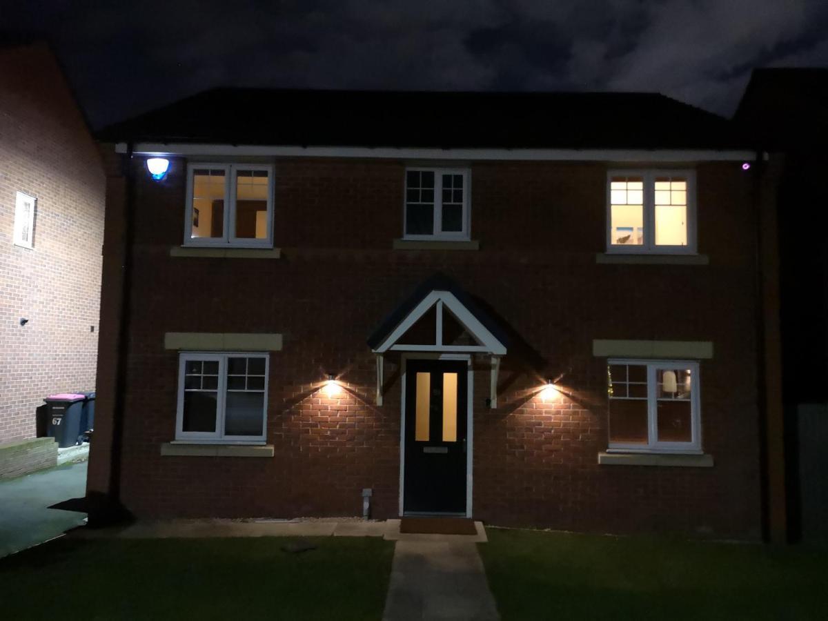 Nightingale Gardens - 4 Bed Detached House - Manchester