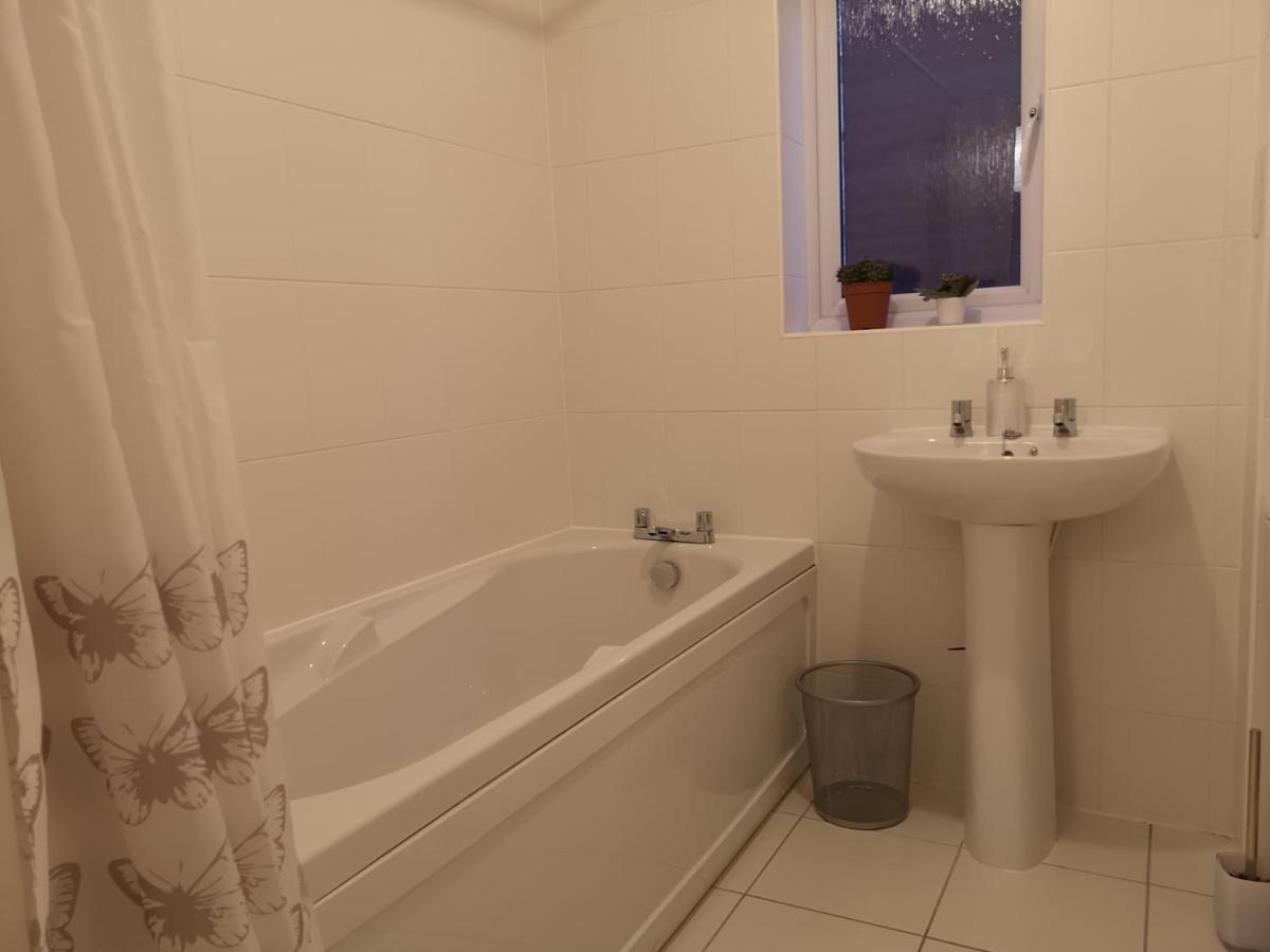 Nightingale Gardens - 4 Bed Detached House - * Manchester