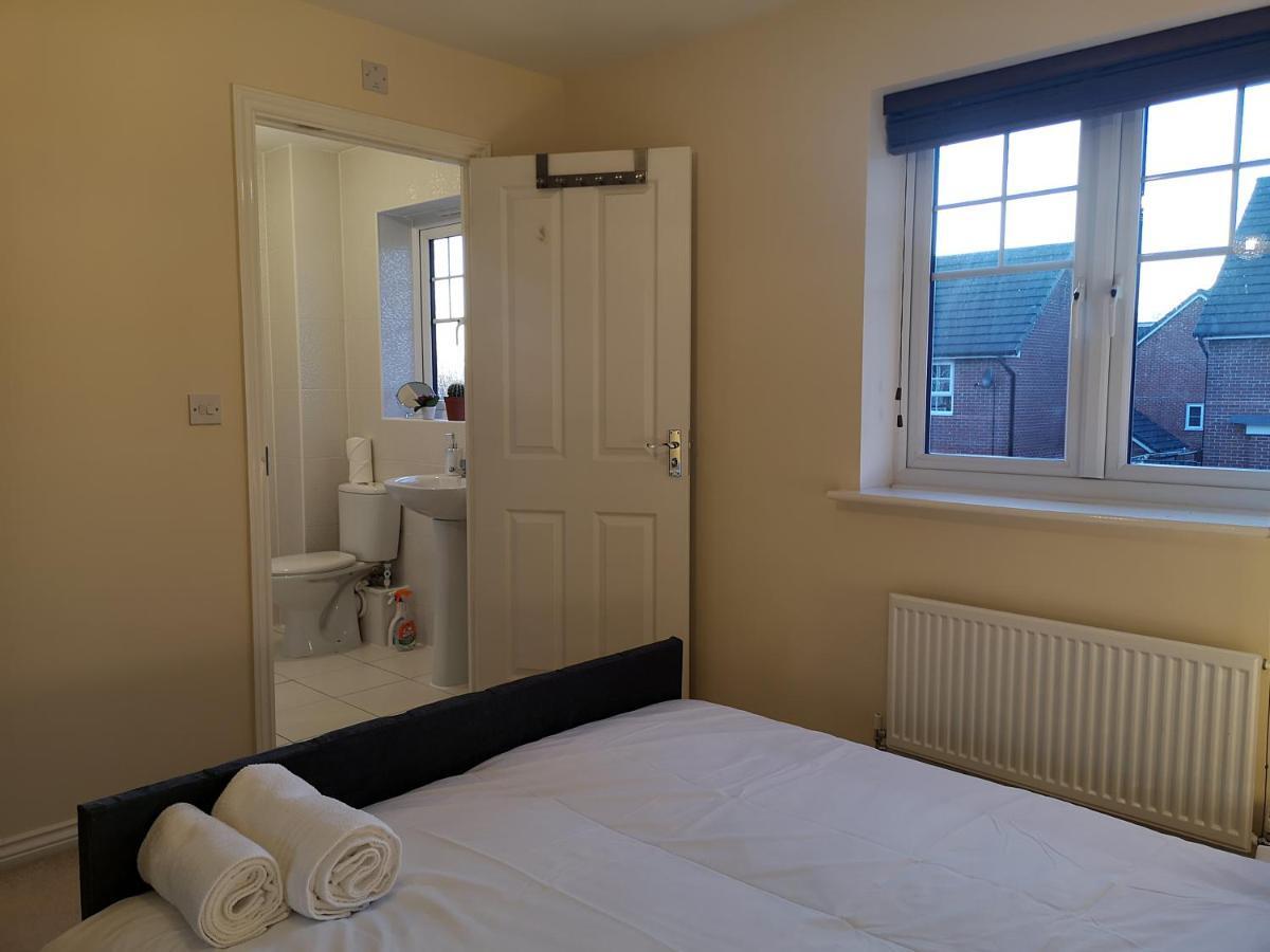 Apartment Nightingale Gardens - 4 Bed Detached House - *